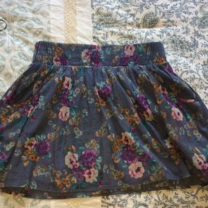 Delia’s cute 💐floral💐 skirt with POCKETS!!☘️☘️☘️
